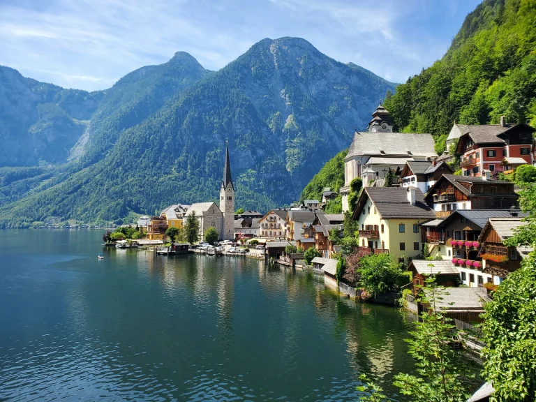 Scenic stop on a Vienna private city bus tour – Hallstatt village and lake